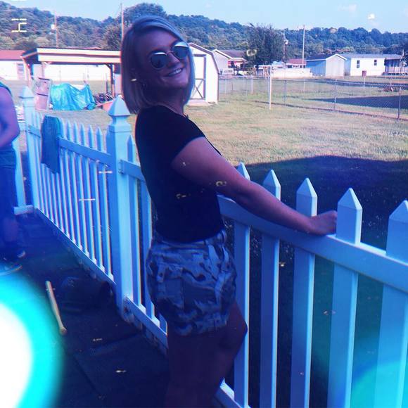 Meet your Posher, Michaela - Picture 1 of 1